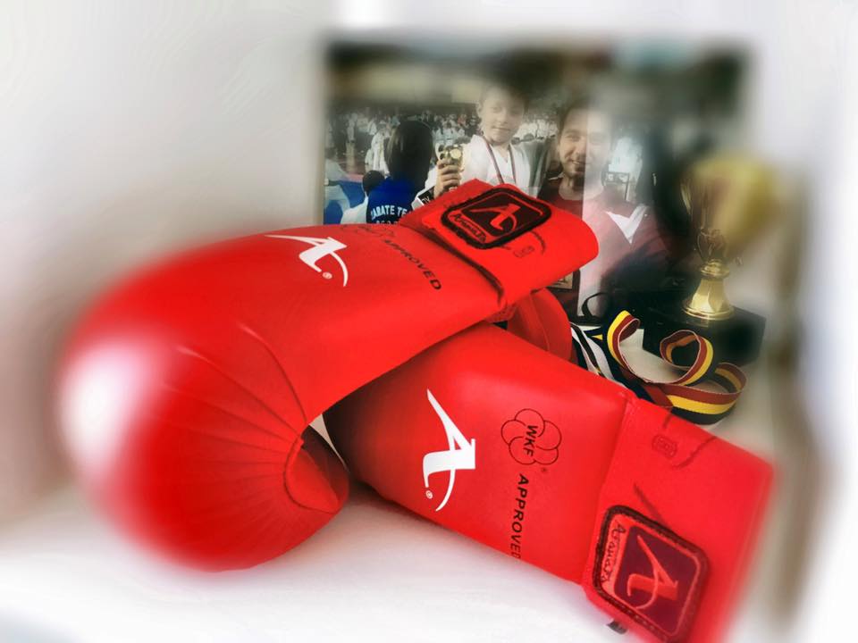 Mănuși Arawaza WKF app protectie